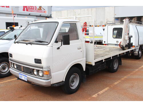 Toyota 1982 Toyoace Hiab Tray Truck