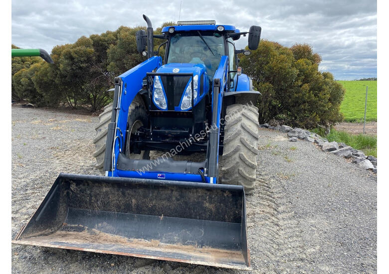 caption New Holland T7.220 FWA/4WD Tractor