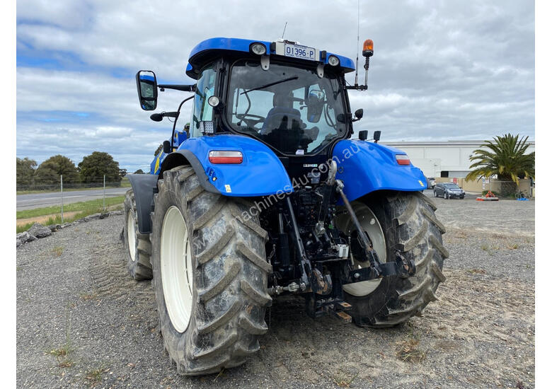caption New Holland T7.220 FWA/4WD Tractor