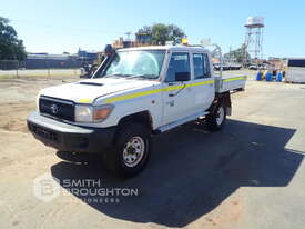 2014 TOYOTA LANDCRUISER VDJ79R 4X4 DUAL CAB WORKMATE UTE - picture2' - Click to enlarge