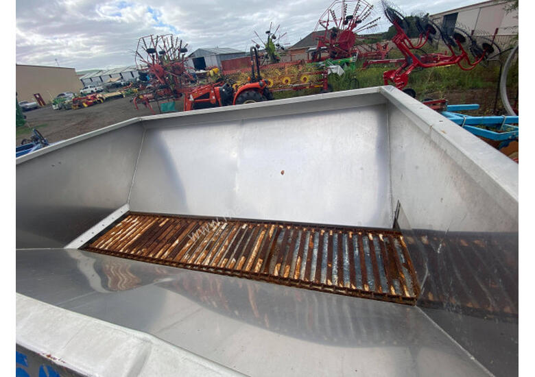 caption Fertilizer/Manure Spreader Fertilizer/Slurry Equip