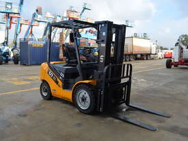UN Forklift 3T Diesel: Forklifts Australia - The Industry Leader! - picture0' - Click to enlarge