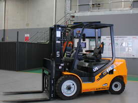 UN Forklift 3T Diesel: Forklifts Australia - The Industry Leader! - picture2' - Click to enlarge