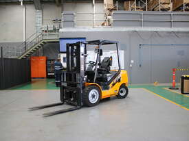 UN Forklift 3T Diesel: Forklifts Australia - The Industry Leader! - picture0' - Click to enlarge