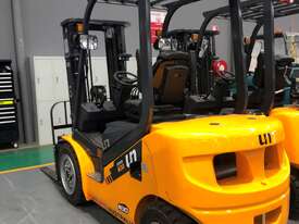 UN Forklift 3T Diesel: Forklifts Australia - The Industry Leader! - picture1' - Click to enlarge