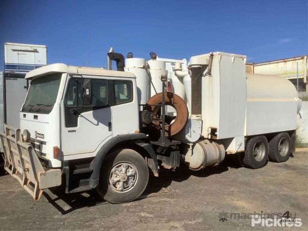 Buy Used international 2350G Tautliner Truck in , - Listed on Machines4u