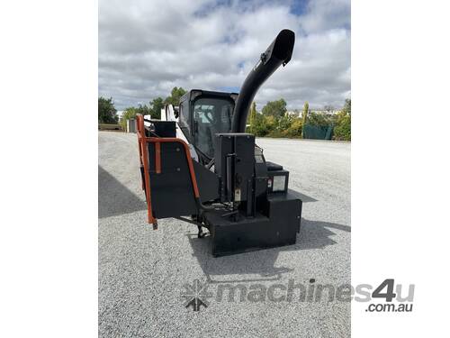 Bobcat Woodchipper Attachment - ONLY 22 HOURS