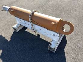 Unit Rig MT4400 - Steering Cylinder - picture0' - Click to enlarge