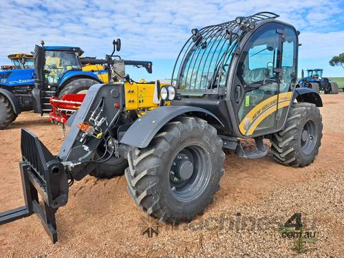 2023 New Holland T7.42 Elite Telehandler