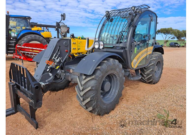 2023 New Holland T7.42 Elite Telehandler