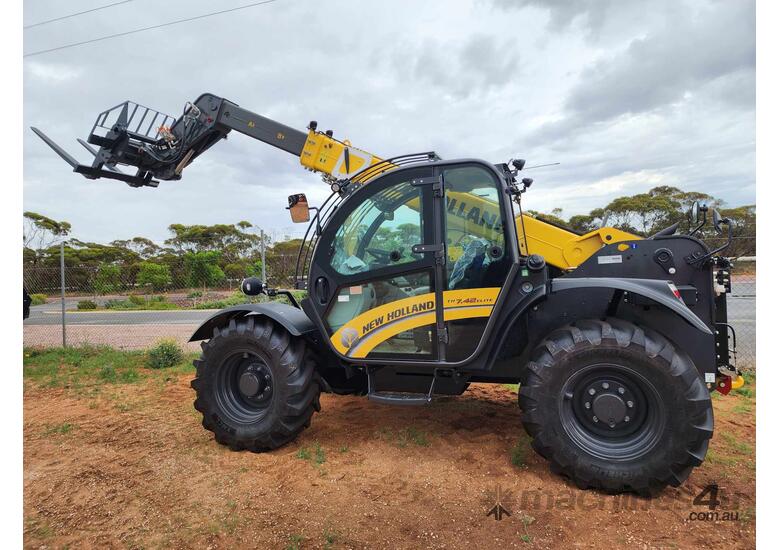 2023 New Holland T7.42 Elite Telehandler