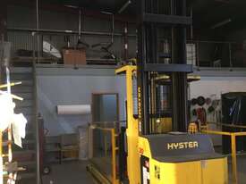 Hyster Battery  Electric Order Picker - picture0' - Click to enlarge