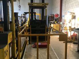 Hyster Battery  Electric Order Picker - picture0' - Click to enlarge