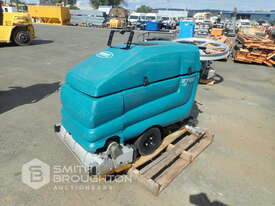 TENNANT 5700XP WALK BEHIND FLOOR SCRUBBER - picture1' - Click to enlarge