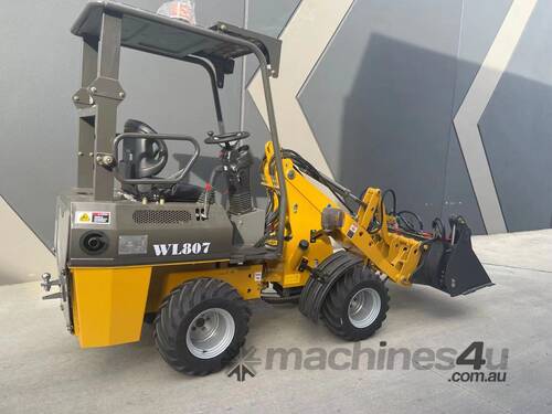 UHI UWL807 Articulated Loader   25HP UK Perkins Engine Free 4in1 Bucket and forklift attachment