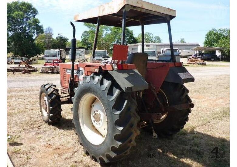 caption New Holland 5556
