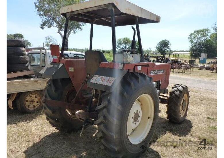 caption New Holland 5556