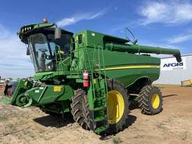 2017 John Deere S670 + 640D Combines - picture0' - Click to enlarge