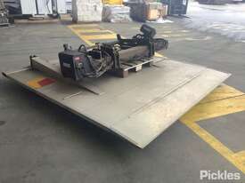 Circa 2013 Anteo 133004035 Tailgate Lifter - picture0' - Click to enlarge