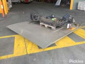 Circa 2013 Anteo 133004035 Tailgate Lifter - picture1' - Click to enlarge