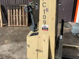Crown 3900 Electric Walker - picture0' - Click to enlarge