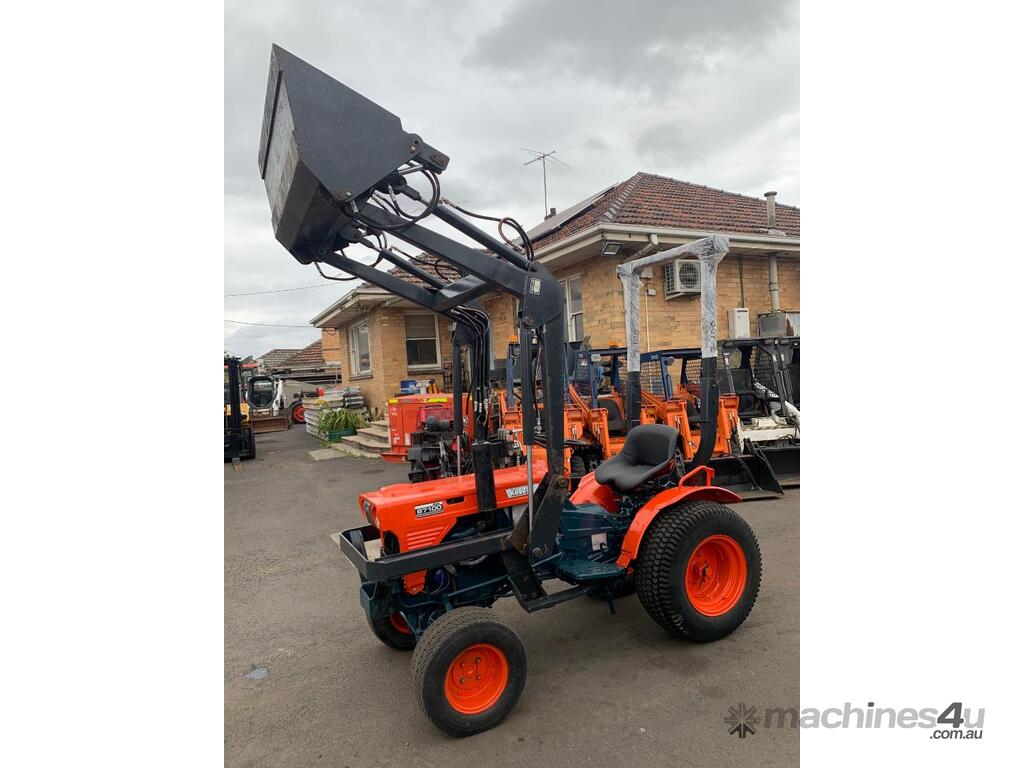 Used Kubota B7100 HST Tractor FEL Buckets in BROOKLYN, VIC