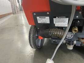 HAKO  Minuteman X17 Carpet Extraction Machine - picture1' - Click to enlarge