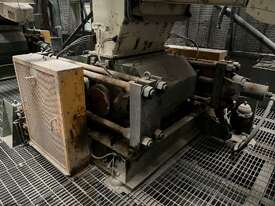 Rolls Crusher with Surge Bin and Vibratory Feeder - picture0' - Click to enlarge