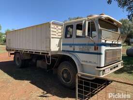 1981 International Acco - picture0' - Click to enlarge