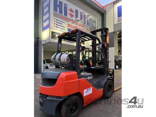 2013 Toyota 2.5 tonne forklift 