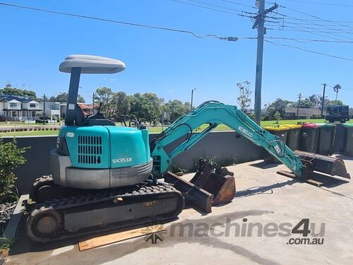 RELIABLE EXCAVATOR  -  GREAT FOR CONSTRUCTION AND FARM 