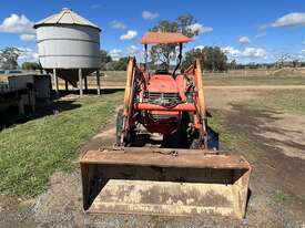 KUBOTA MX5600 TRACTOR - picture0' - Click to enlarge