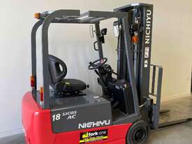 Nichiyu Electric forklift container mast - picture0' - Click to enlarge