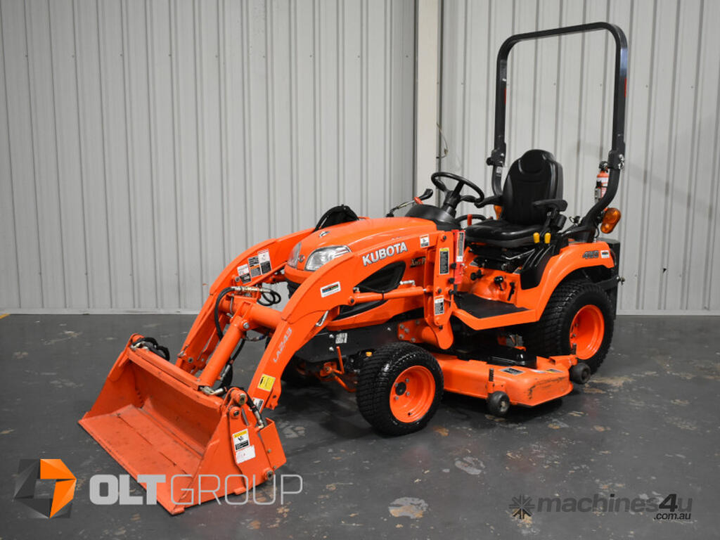 Kubota lawn tractor online with bucket