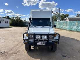 1994 TOYOTA LANDCRUISER CAMPER - picture0' - Click to enlarge