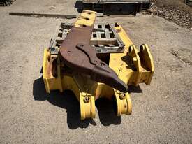 Caterpillar D9 Ripper - picture2' - Click to enlarge