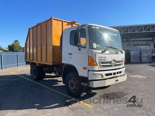 2009 Hino FT1J Chipper Tipper Day Cab
