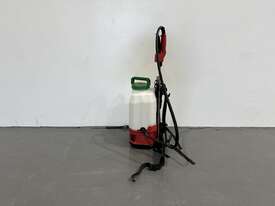 Milwaukee cordless backpack sprayer - picture2' - Click to enlarge