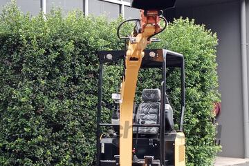 Yanmar powered 20.3HP Mini Excavator 1.8T + Attachments