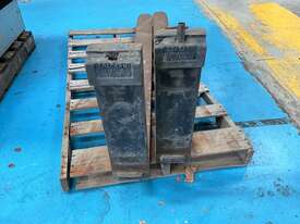Set of 1700mm forklift tynes - picture0' - Click to enlarge