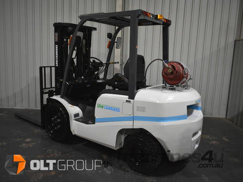 caption Unicarriers TCM 3.5 Tonne Forklift LPG / Petrol Sideshift Fork Positioner Current Model 2020 Series