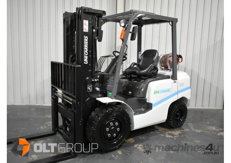 caption Unicarriers TCM 3.5 Tonne Forklift LPG / Petrol Sideshift Fork Positioner Current Model 2020 Series