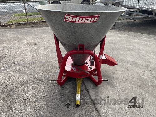 caption Fertiliser Spreader With Side Throw with Side Conveyor Option