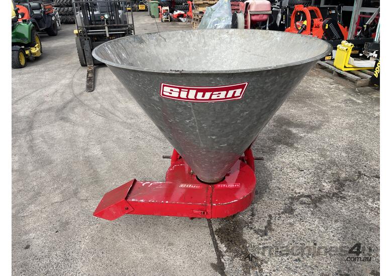 caption Fertiliser Spreader With Side Throw with Side Conveyor Option