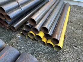 Quantity of metal piping - picture0' - Click to enlarge