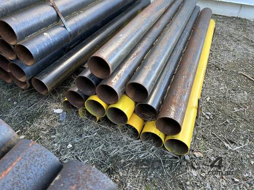 Quantity of metal piping