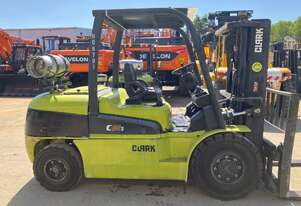 Clark LPG Forklift 5t - Container Mast with 2440mm Forks