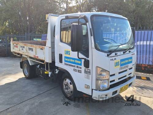 2012 Isuzu NLR275 Short Tipping Body