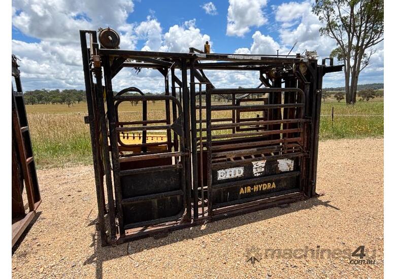 caption RPM Cattle Crush