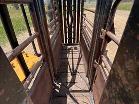 RPM Cattle Crush - picture2' - Click to enlarge